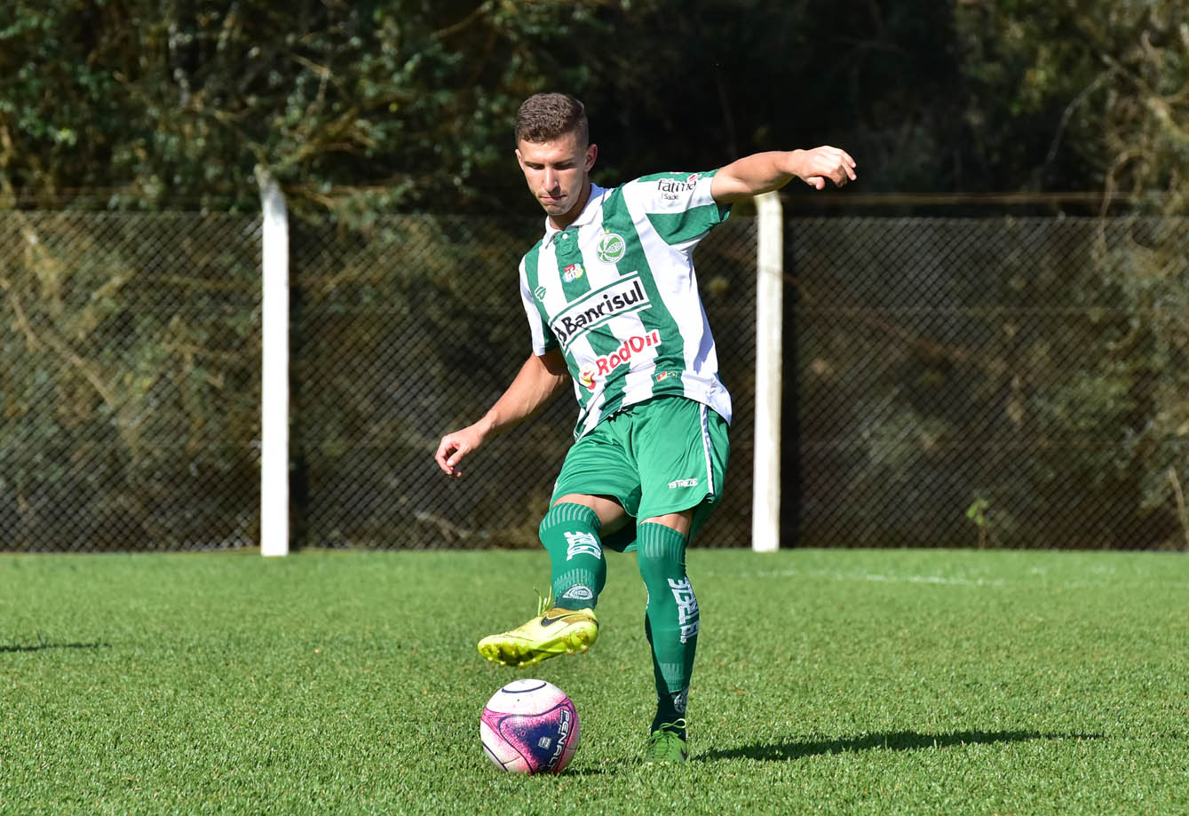 Sub-15 vence e Sub-20 sofre revés fora de casa