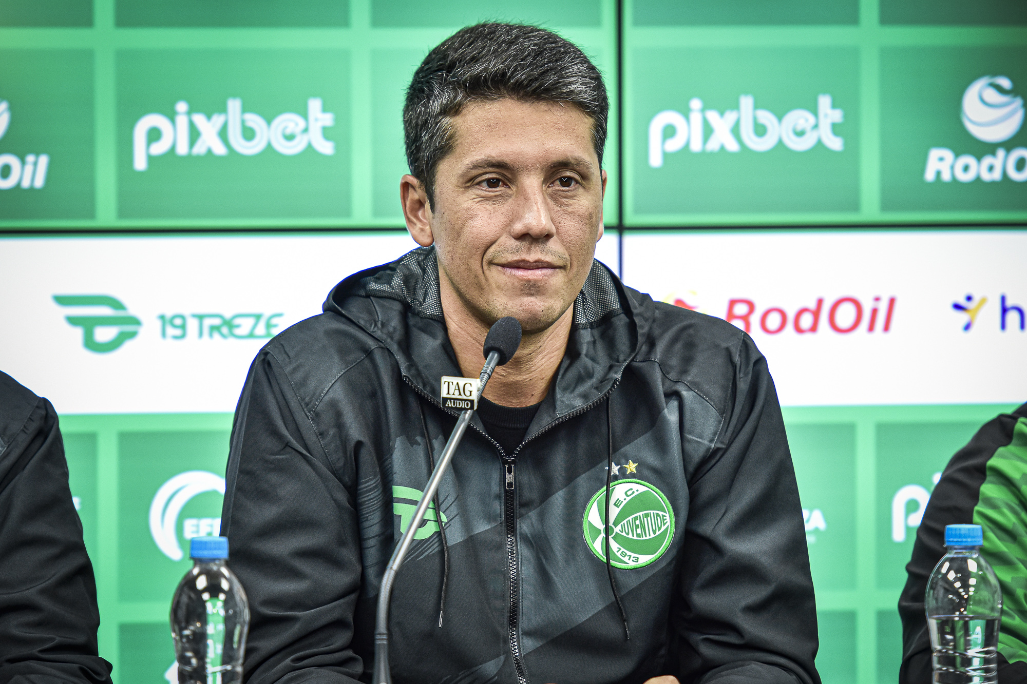 Apresentado oficialmente, Thiago Carpini destaca força do Juventude - Juventude