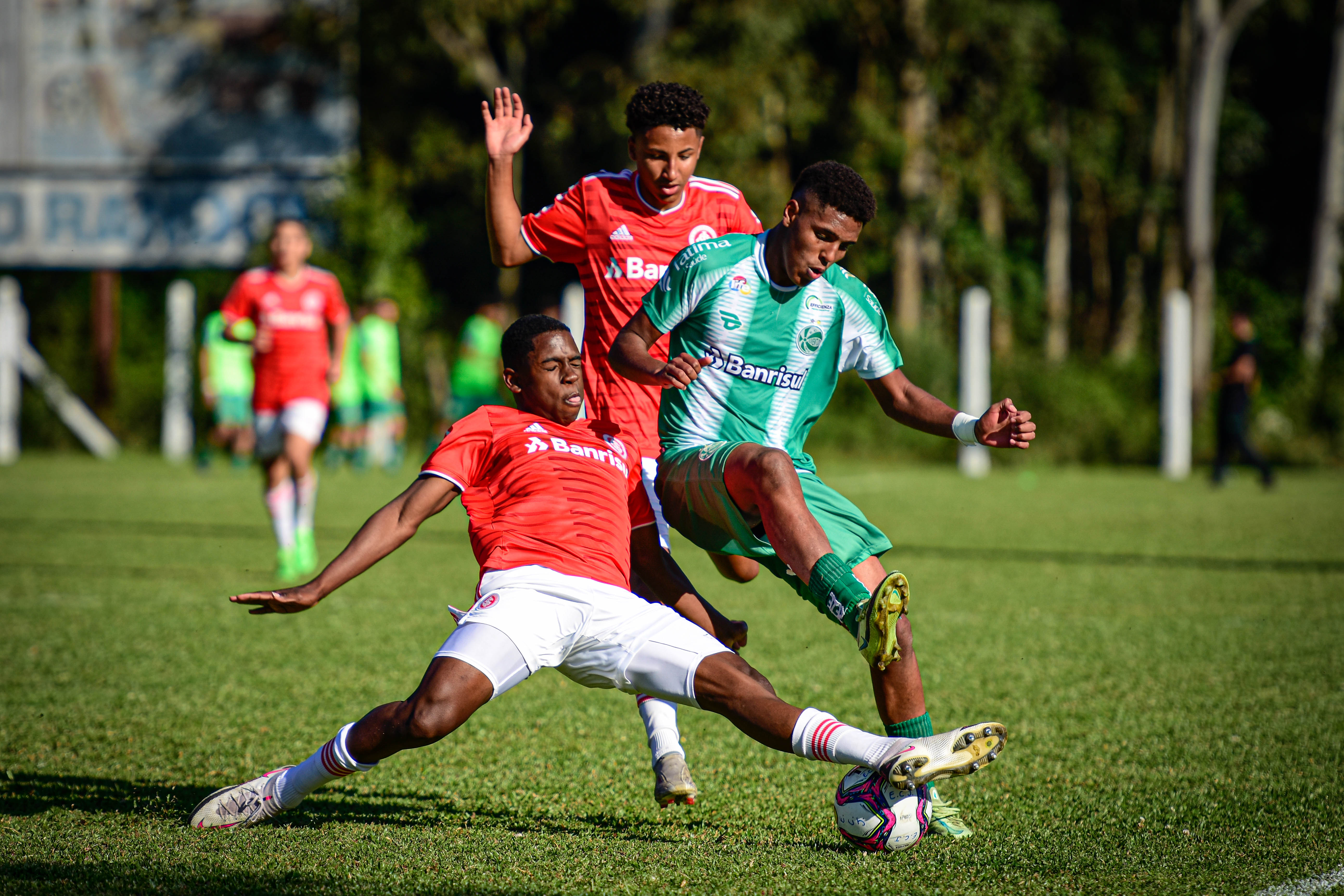 Com dois a menos, Ju fica no empate contra o Inter pelo primeiro jogo da final do Gauchão sub-15