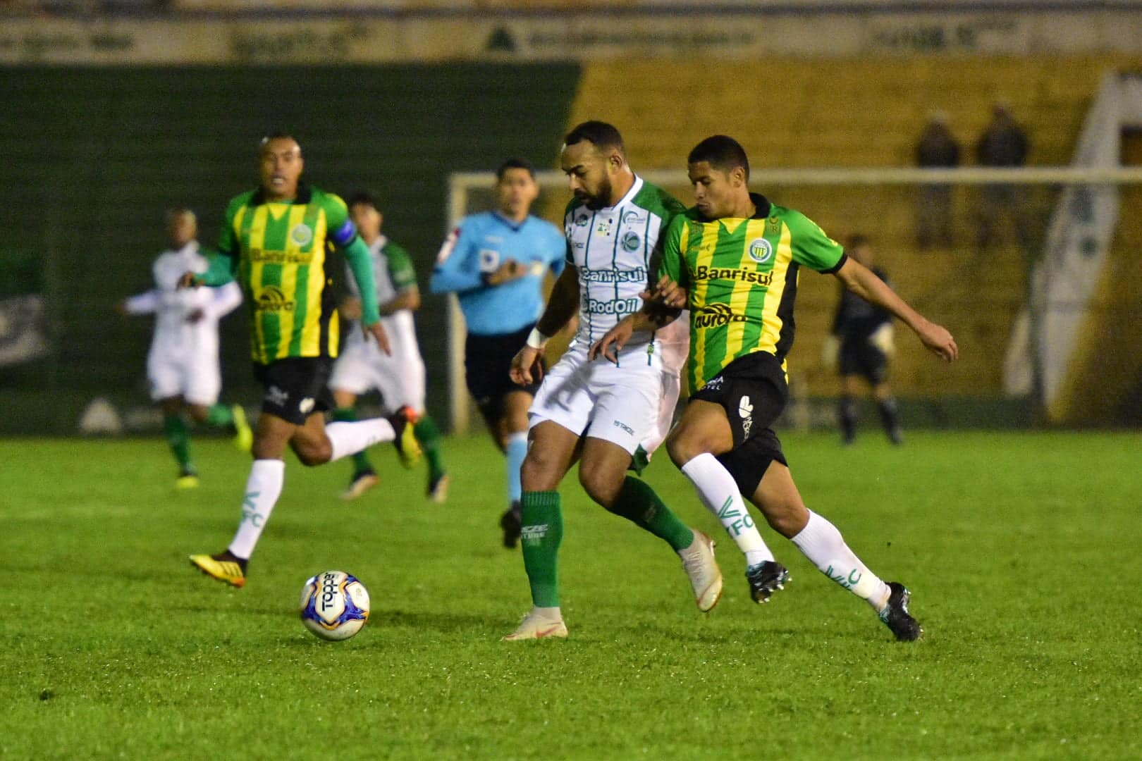 Com um jogador a menos, Juventude é superado pelo Ypiranga