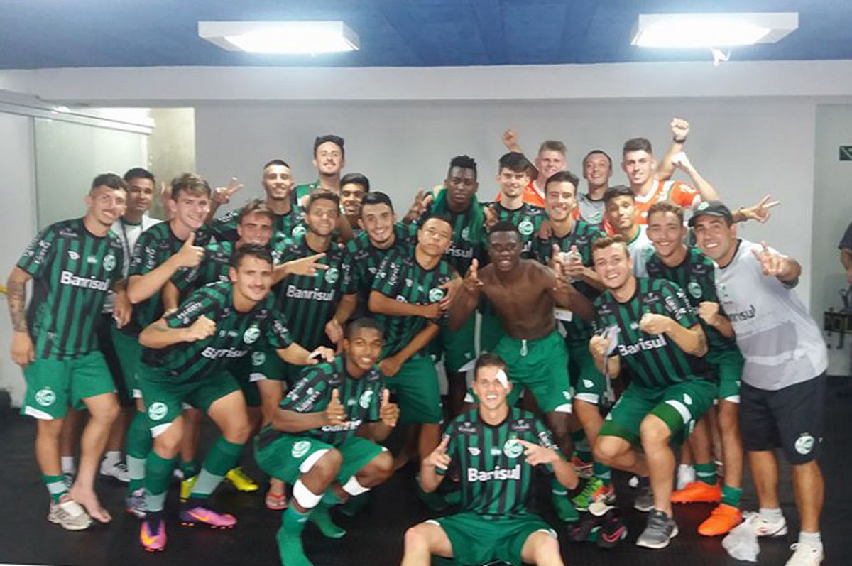 Na emoção dos pênaltis, Ju garante classificação na Copa SP