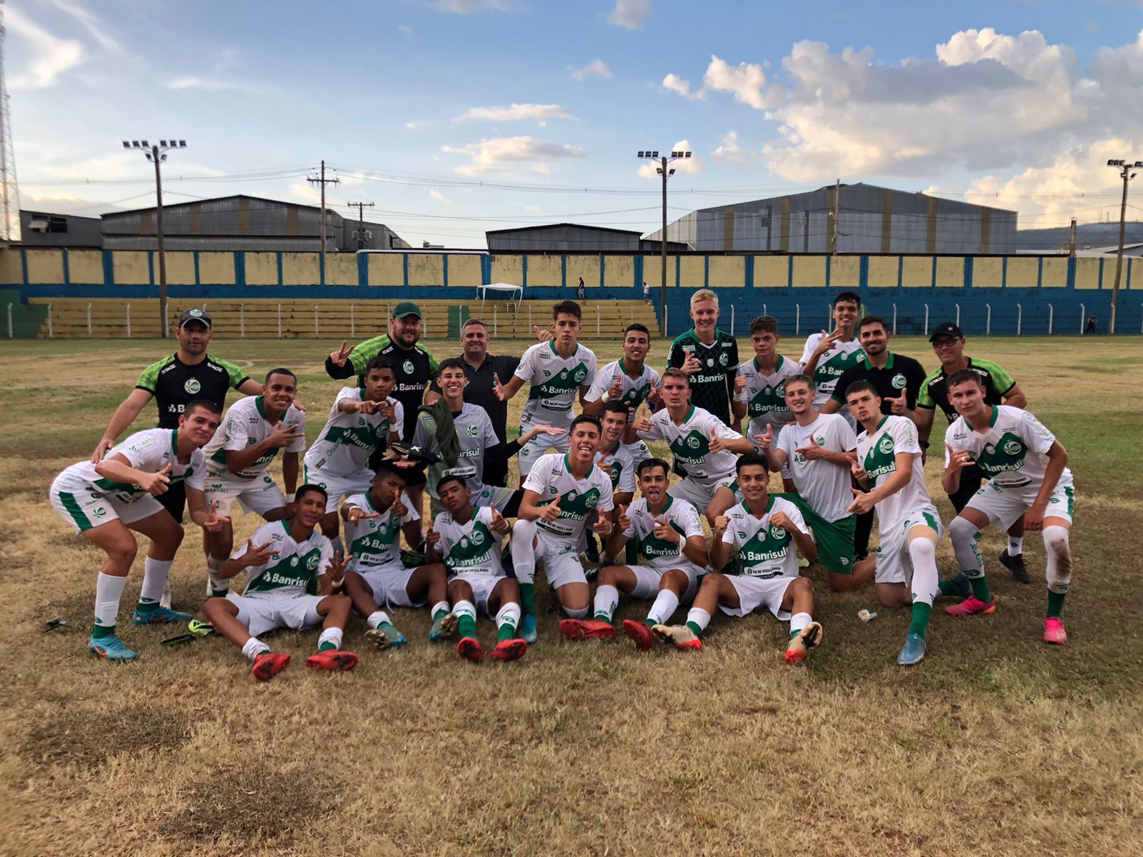 Copa Brasileirinho: Sub-17 goleia a Seleção de Mateus Leme (MG) e garante primeiro lugar do grupo 6