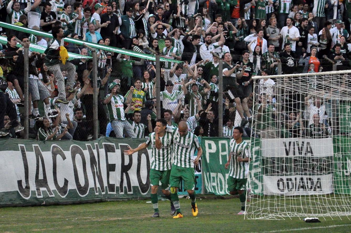 Juventude goleia e retorna ao G4