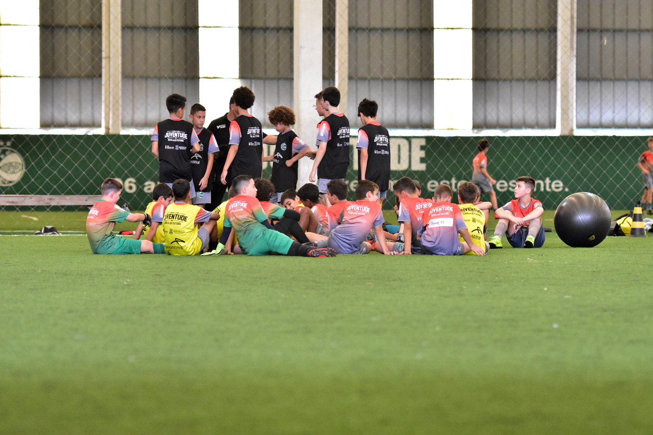 Escola de Futebol retorna do período de férias