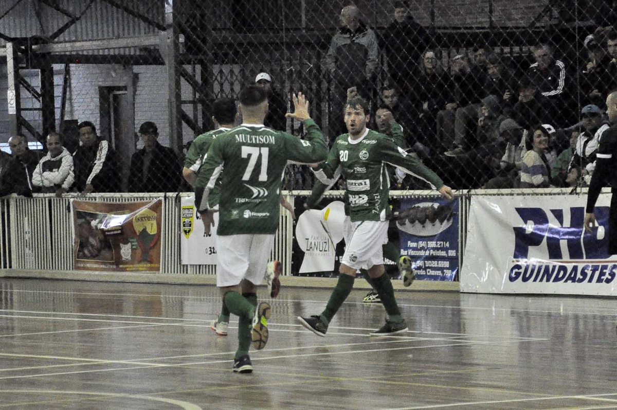 Juventude vence e segue vivo na luta pela classificação na Ouro