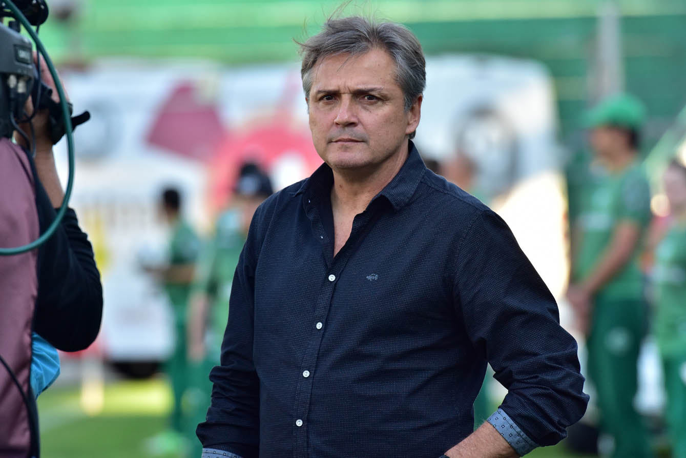 Ju perde para o Caxias e Winck deixa o comando técnico da equipe
