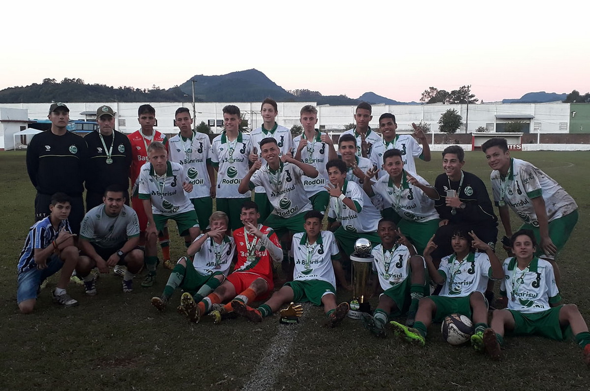Sub-15 do Ju fica com o vice-campeonato de Roca Sales