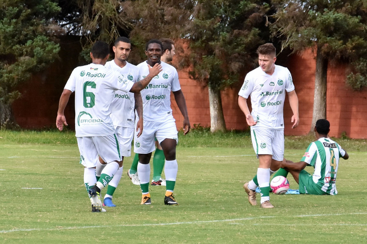 Ju faz 9 a 0 no primeiro teste da temporada