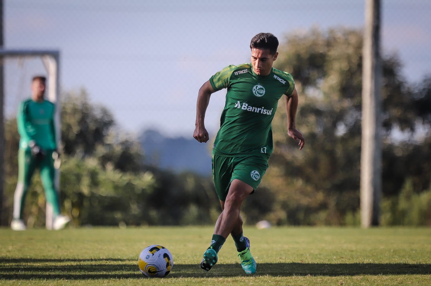 Óscar Ruiz é oficialmente apresentado no Jaconi