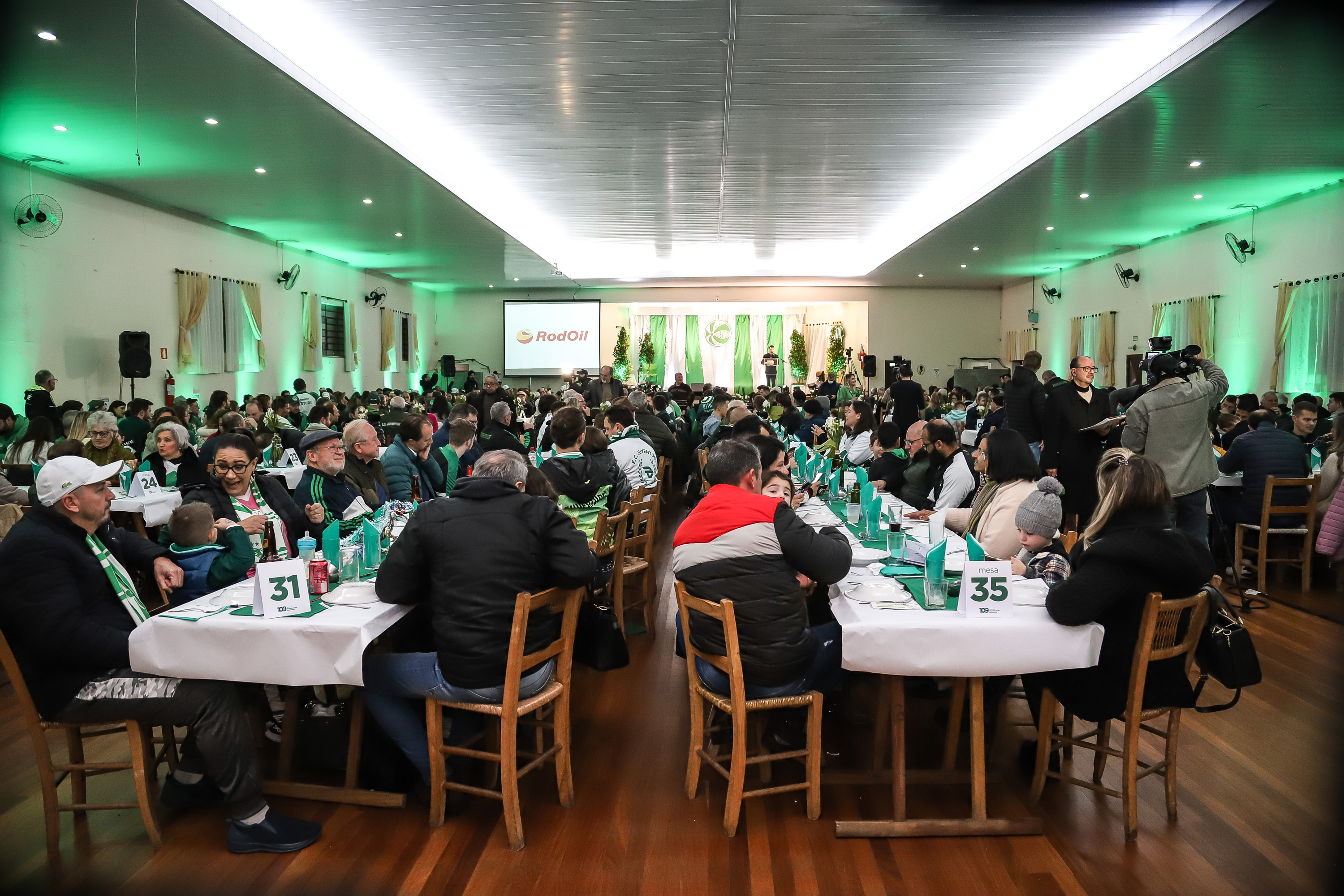 Em noite de homenagens, jantar dos 109 anos reuniu mais de 600 torcedores