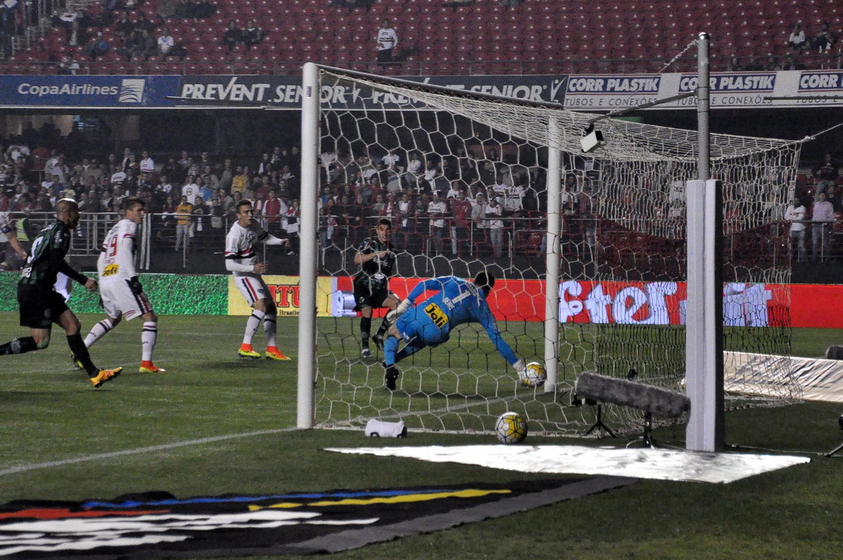 Ju bate o São Paulo no Morumbi e larga na frente na Copa do Brasil