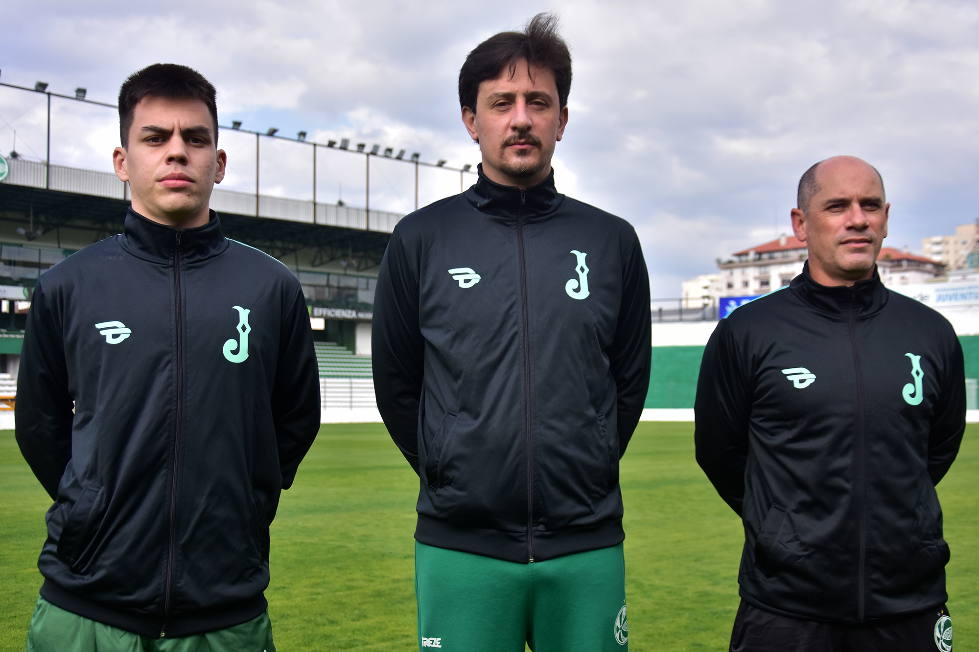Juventude apresenta comissão técnica das Esmeraldas