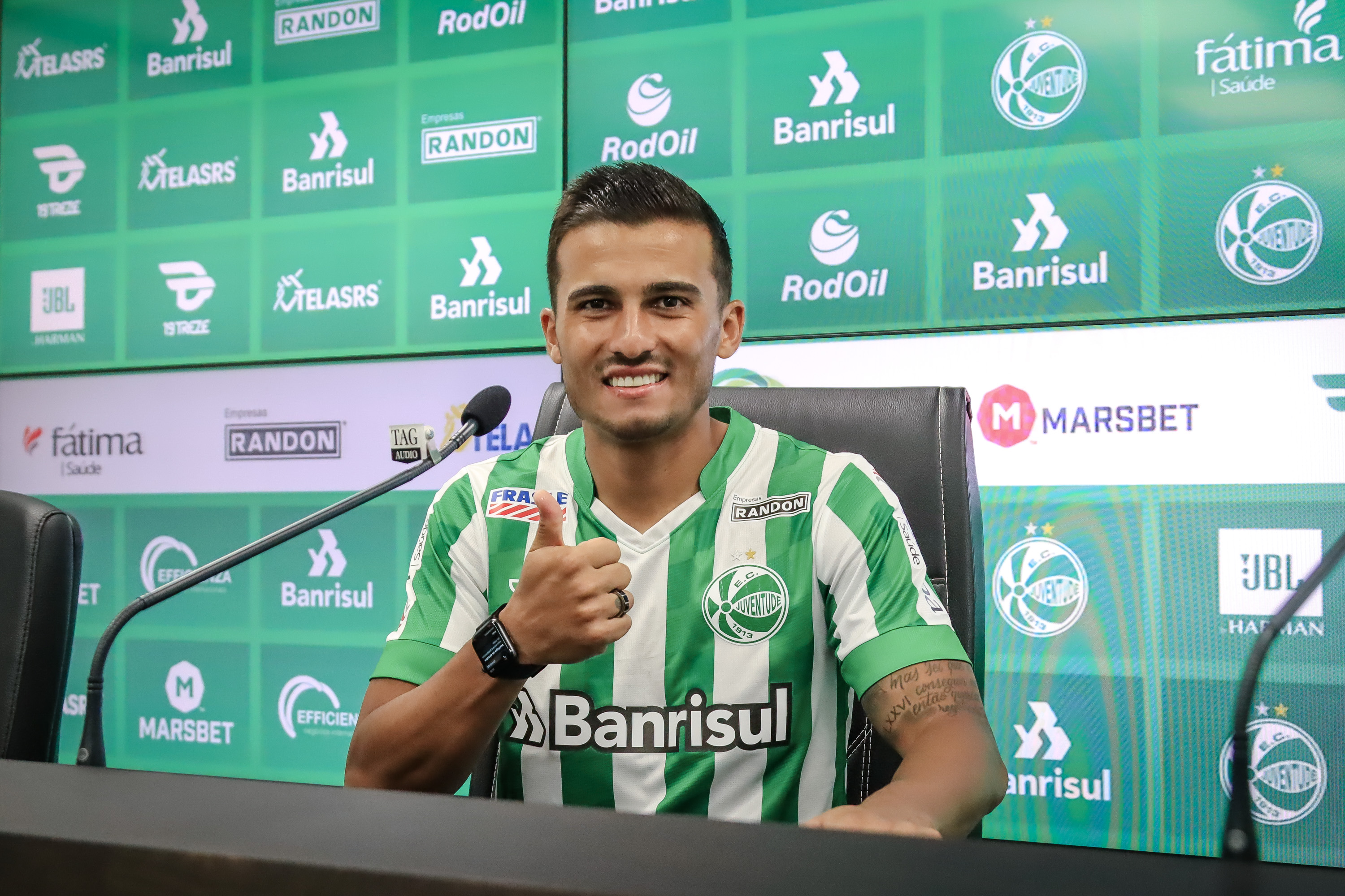 Guilherme Parede é apresentado no Jaconi
