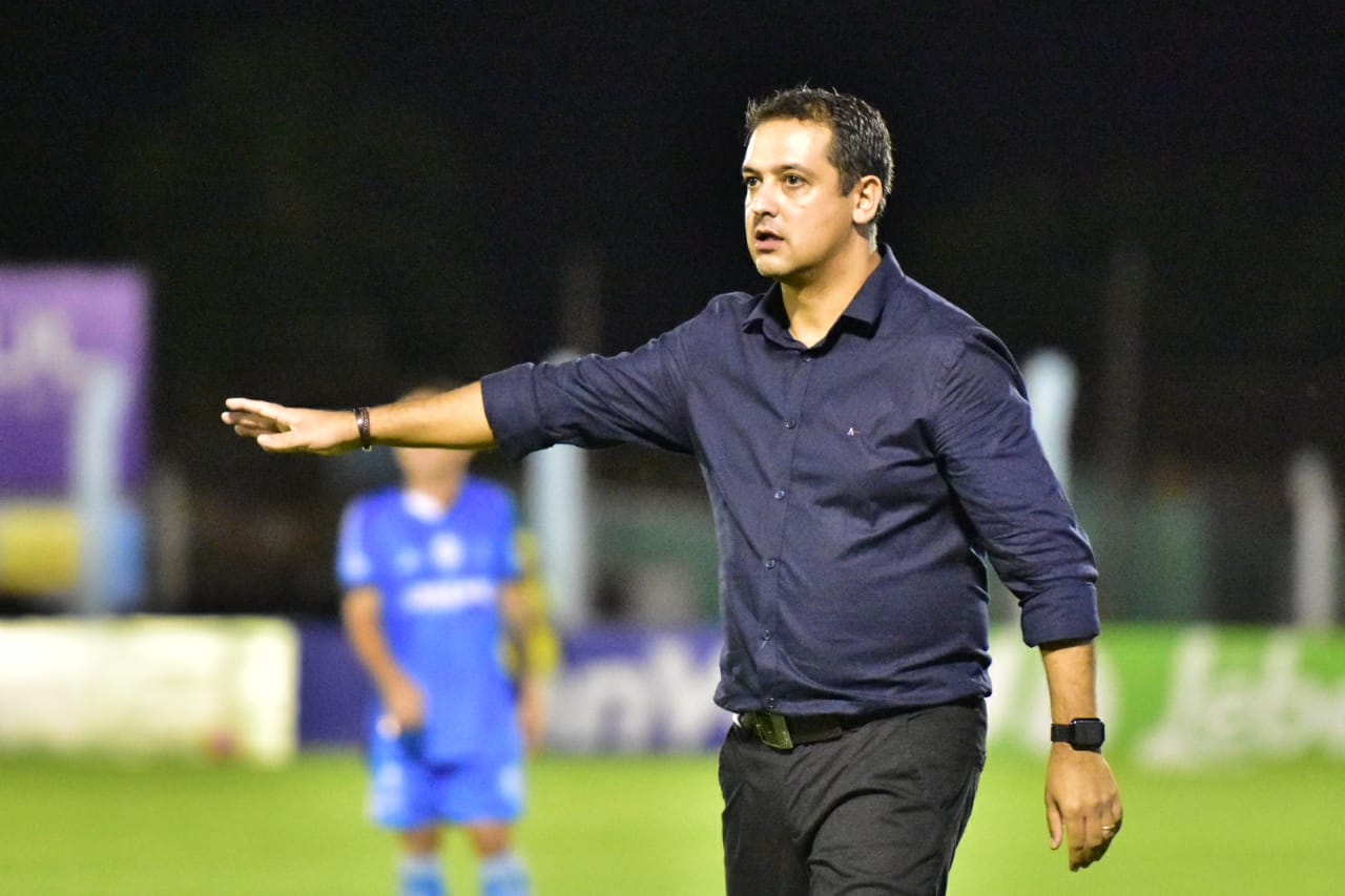 Na estreia de Marquinhos, Ju garante ponto fora de casa