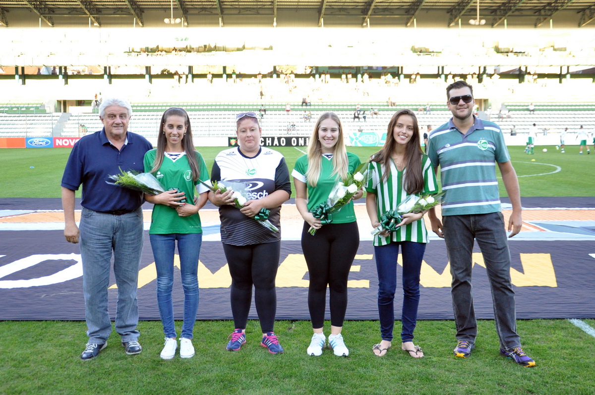 Clube homenageou Jaconeras antes do jogo