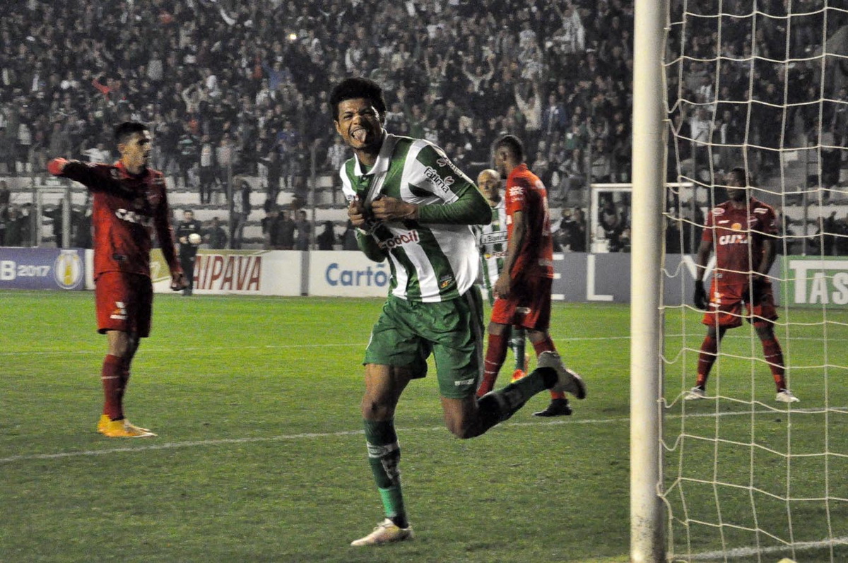 Juventude vence em jogo complicado e encosta no G4