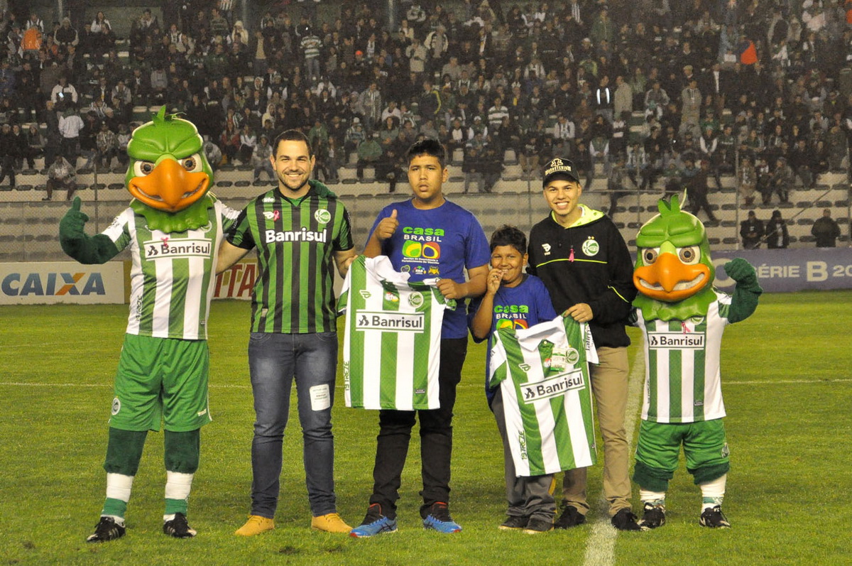 Duas crianças do “Virando o Jogo” são premiadas pelo Jornal Pioneiro