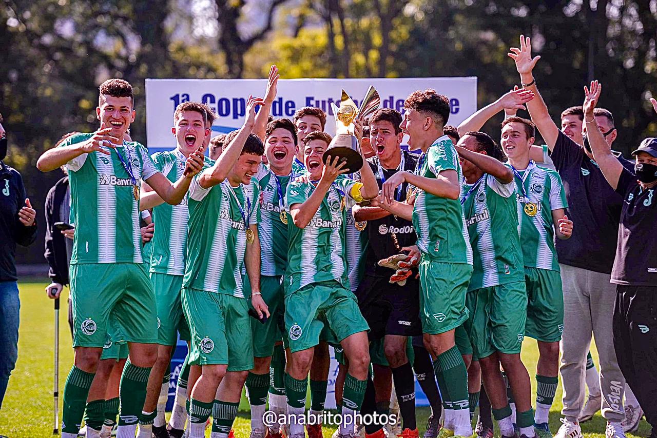 É campeão! Sub-17 conquista 1ª Copa Água da Pedra
