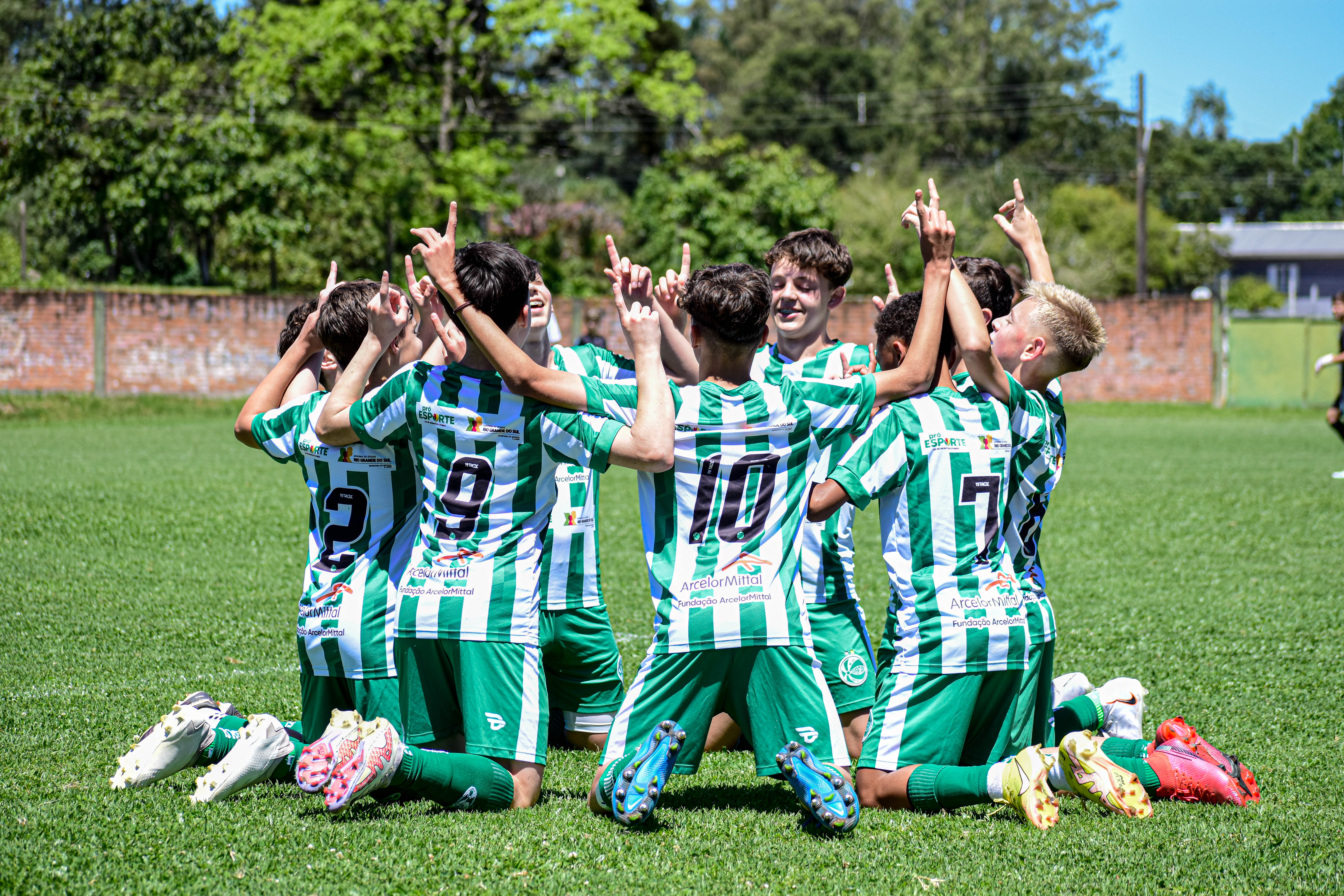 Escola do Ju carimba vaga para semifinal do Estadual em três categorias