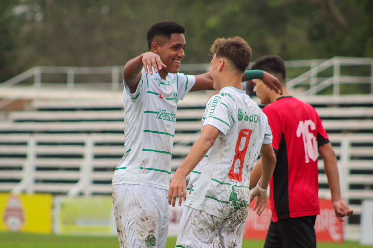 Sub-15 estreia com goleada no EFIPAN