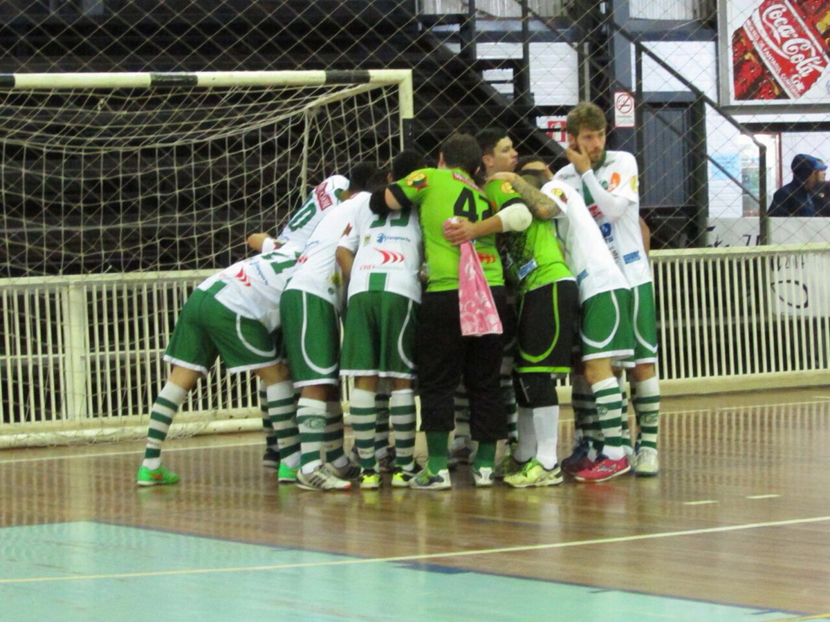 Juventude Futsal aplica 13 x 2 e é líder da Série Ouro