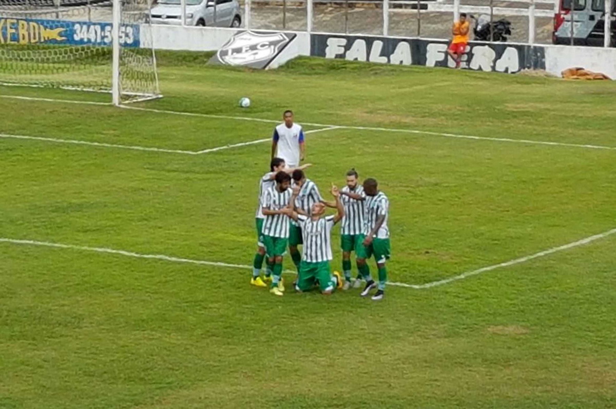 Atacante Hugo marca três e Ju aplica 5 x 0 no Guaratinguetá
