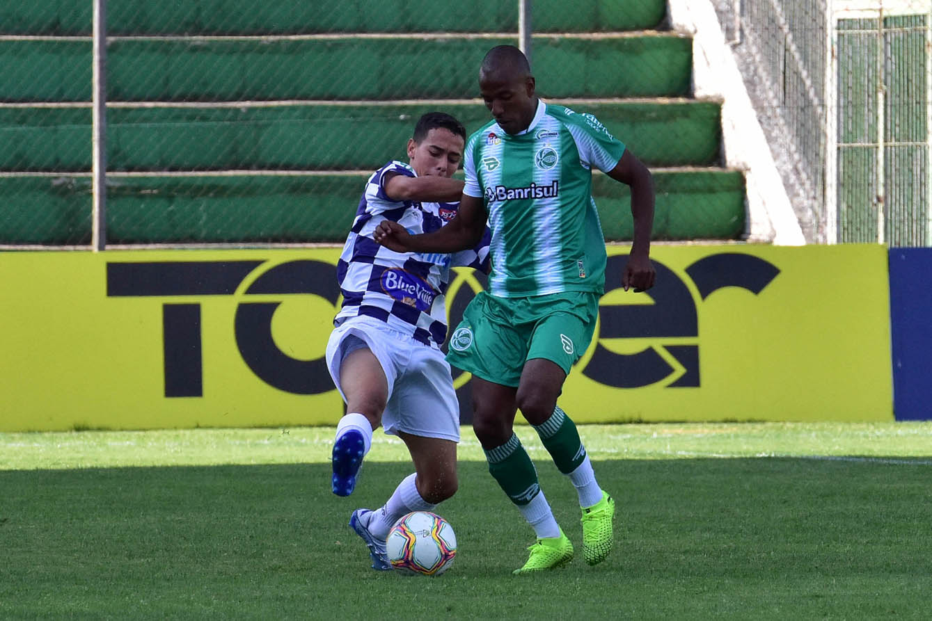 Lateral-Esquerdo Paulinho é apresentado no Jaconi