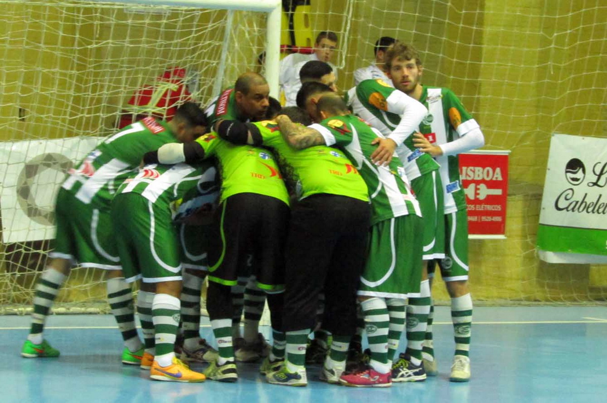 Ju Futsal vence mais uma e segue na liderança da Ouro