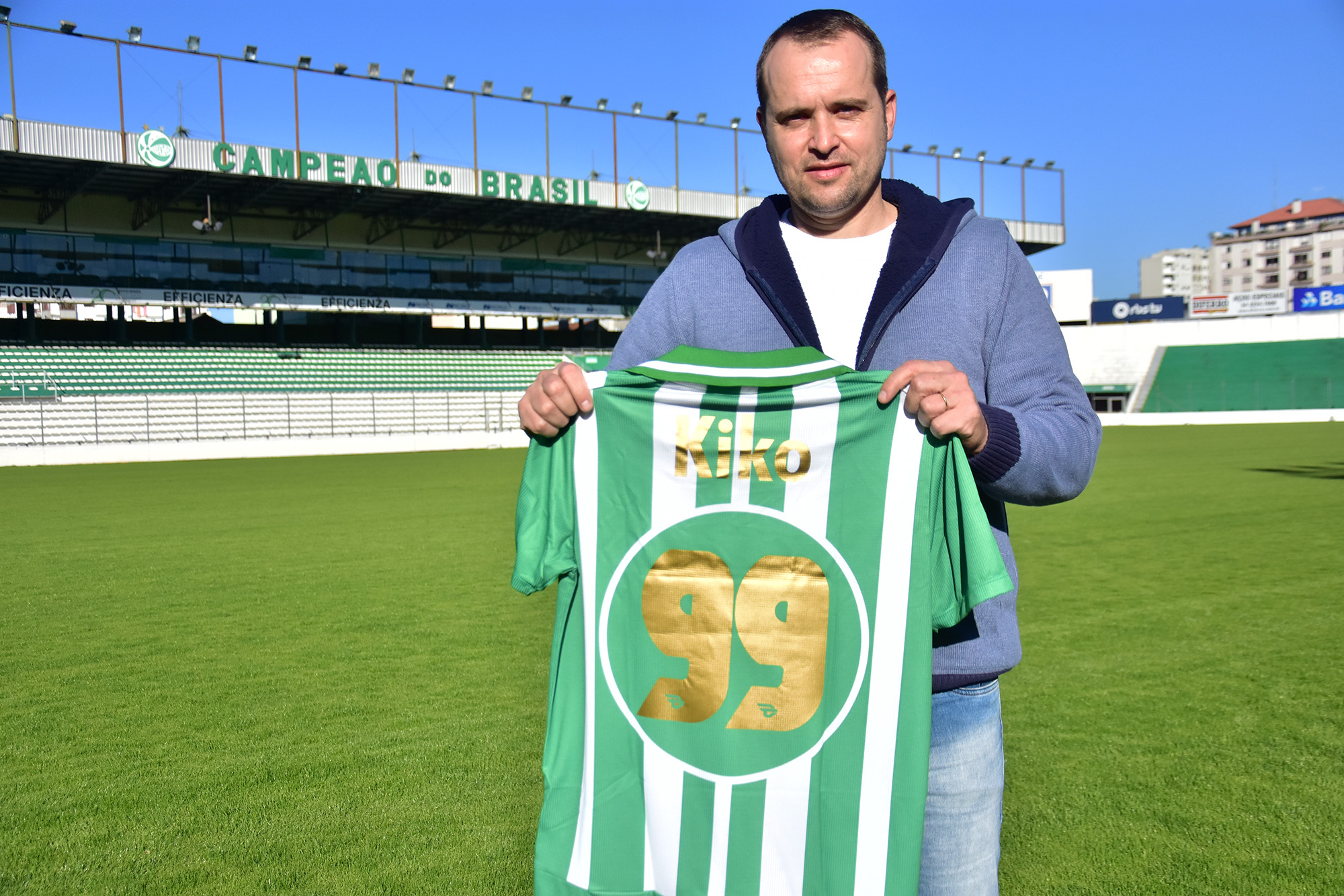 Campeão do Brasil, Kiko visita o Jaconi