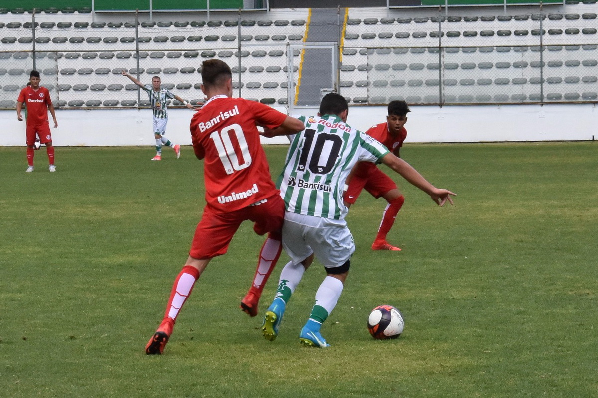 Sub-17: Ju vence o Inter, mas fica com o vice do Gauchão