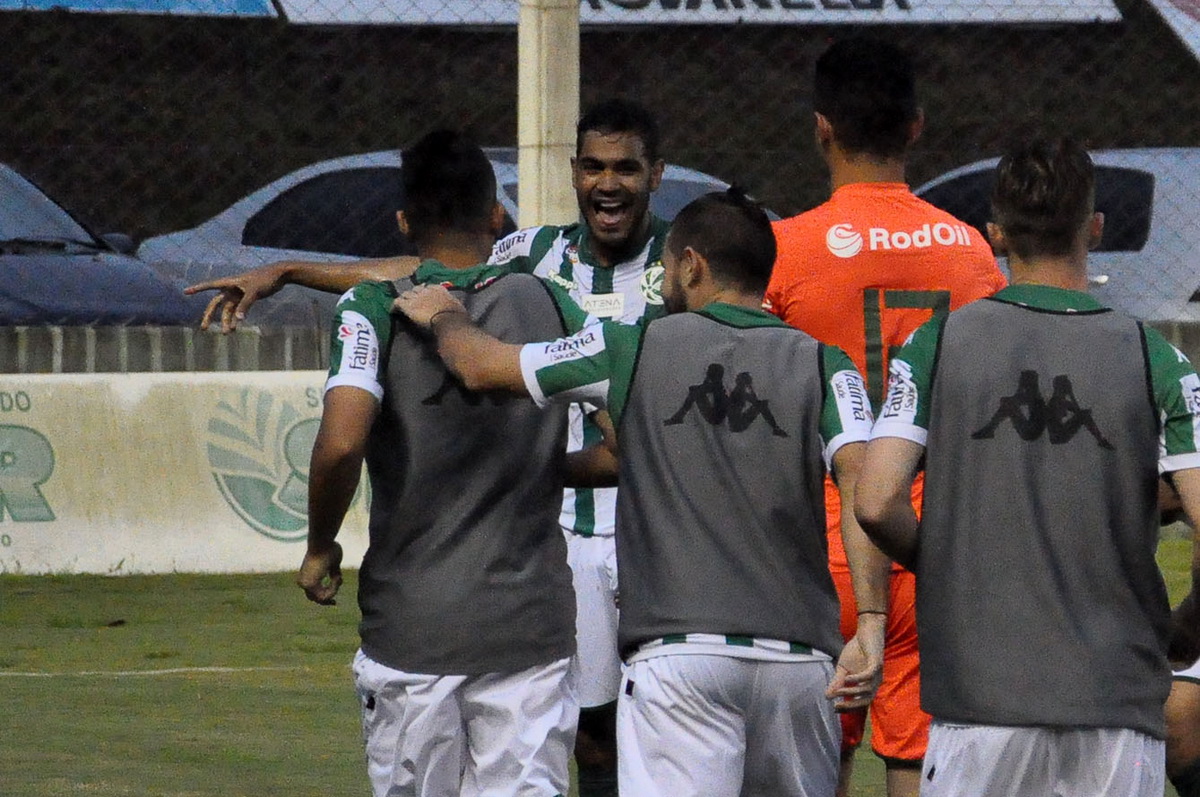 De virada e com três de Brenner, Ju bate Lajeadense
