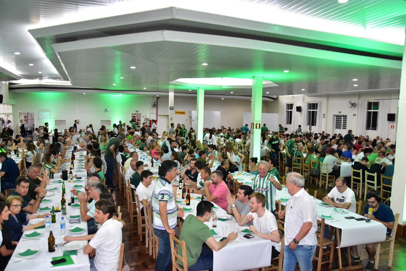 Jantar reúne quase 600 juventudistas