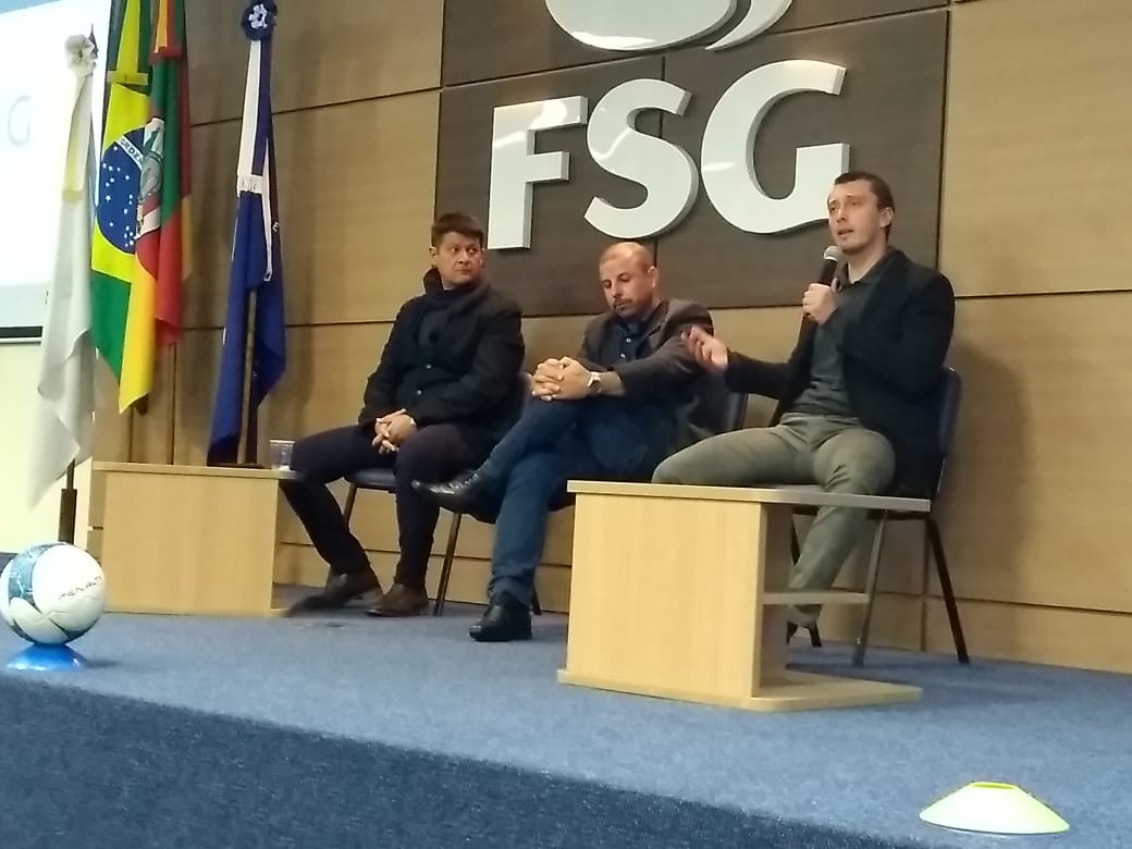 Professores do Juventude palestram em evento da FSG