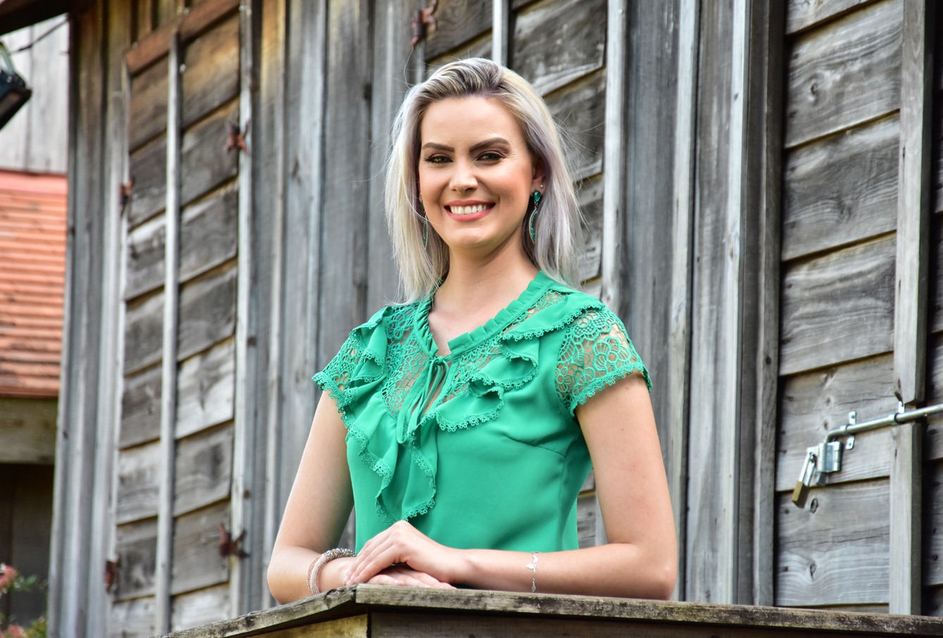Josiele Mewius é a candidata do Juventude a Rainha da Festa da Uva 2021