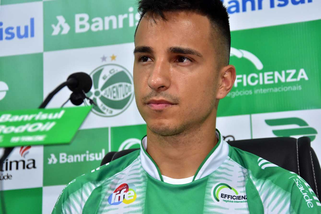 Juventude apresenta o atacante Matheuzinho
