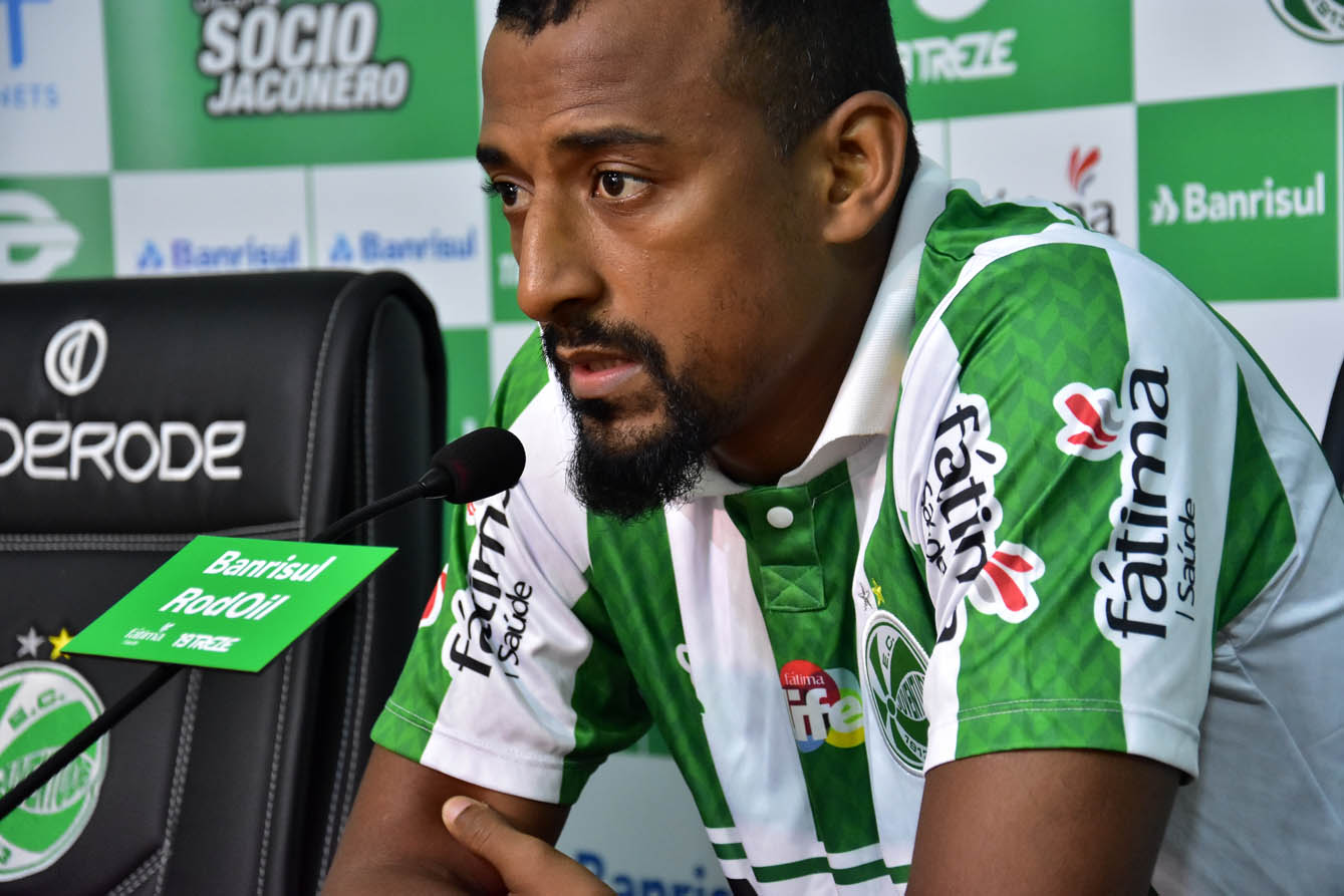 Centroavante Elias é a nova opção ofensiva do Juventude