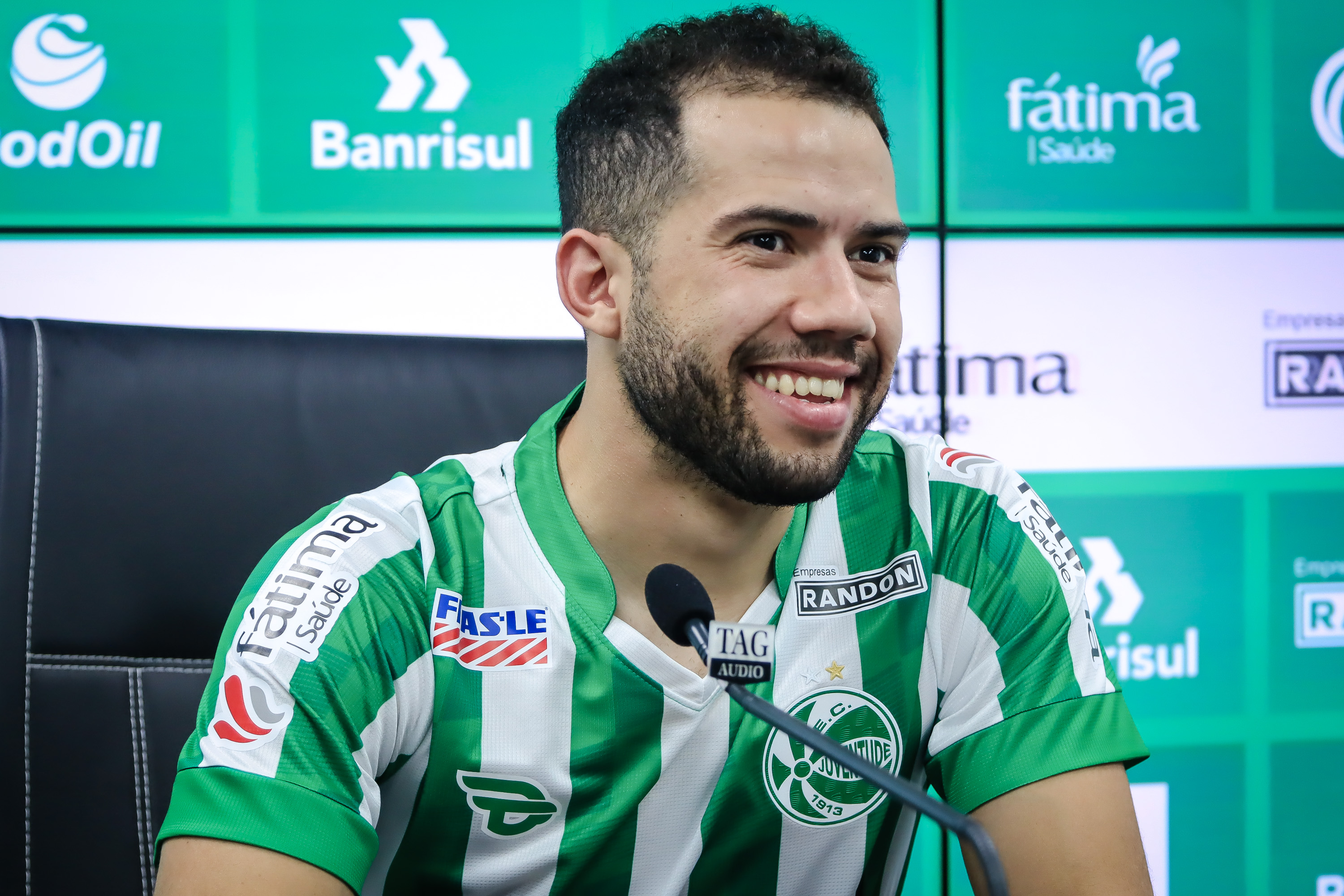 Rodrigo Soares é apresentado no Jaconi