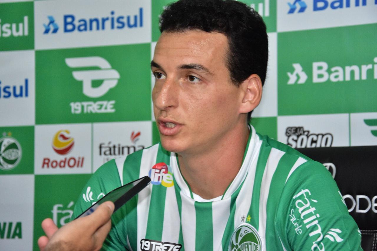 Juventude apresenta o zagueiro Sidimar