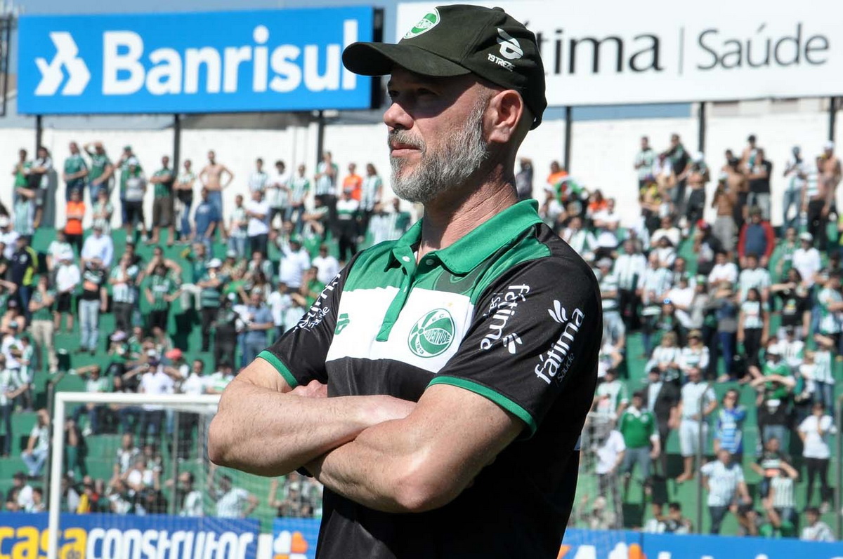 Antônio Carlos Zago completa um ano no comando do Juventude