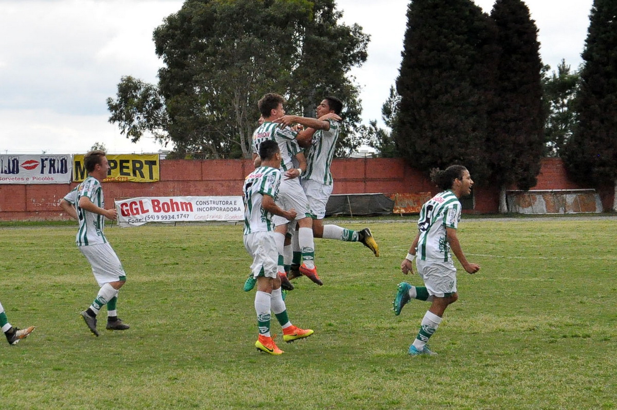 Sub-15 vence e está nas semifinais do Gauchão