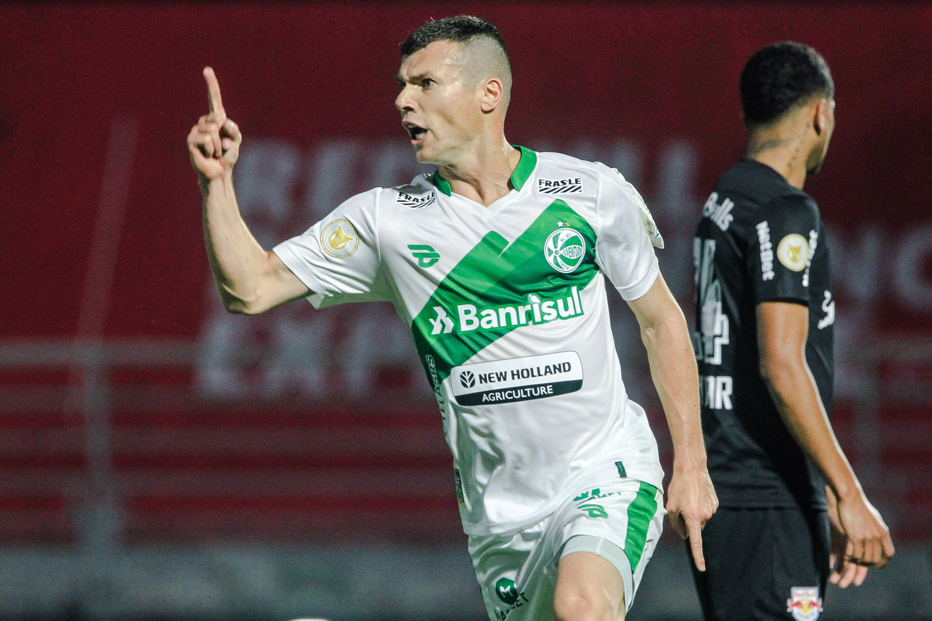 De virada! Ju vence o Bragantino e conquista vitória importante longe de casa no Brasileirão