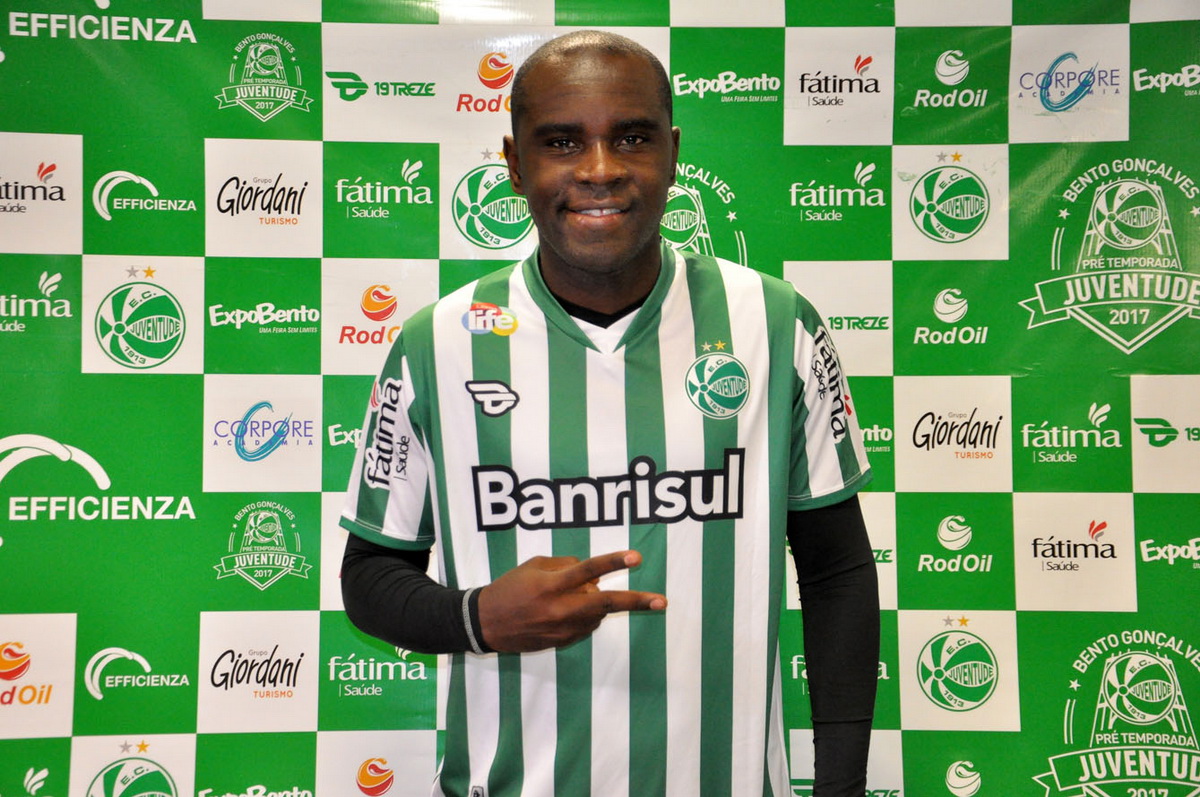 Meia Hugo é apresentado oficialmente