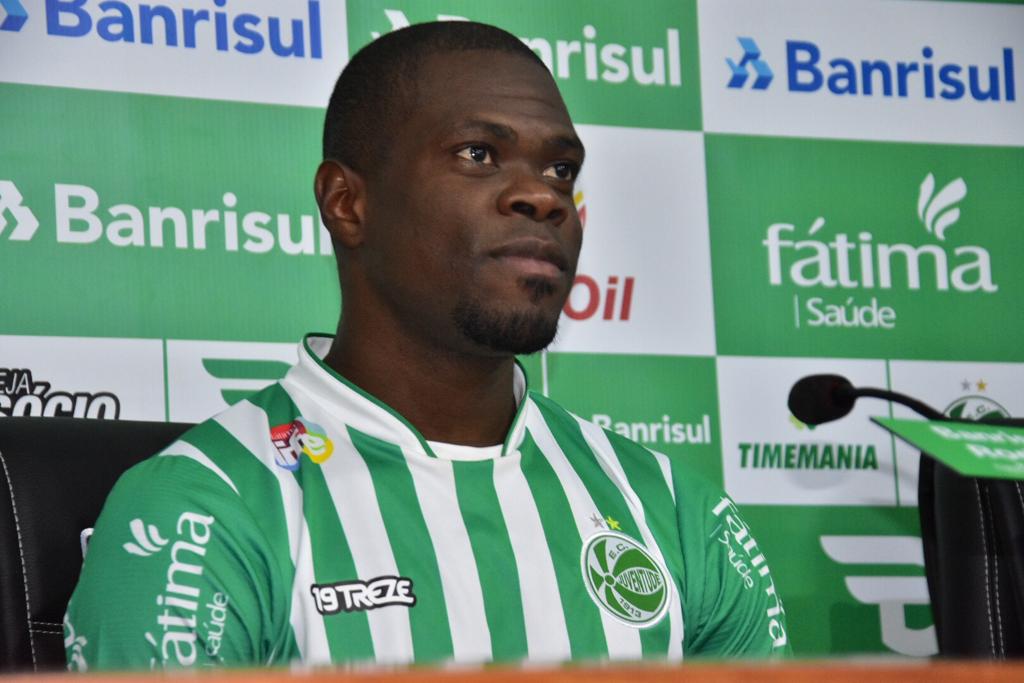 Juventude apresenta o zagueiro Diego Ivo