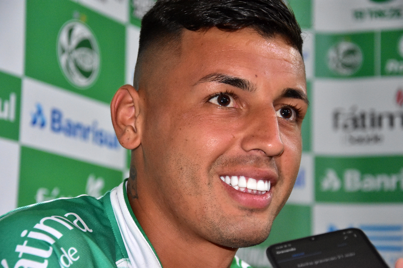 Juventude apresenta o volante Marciel
