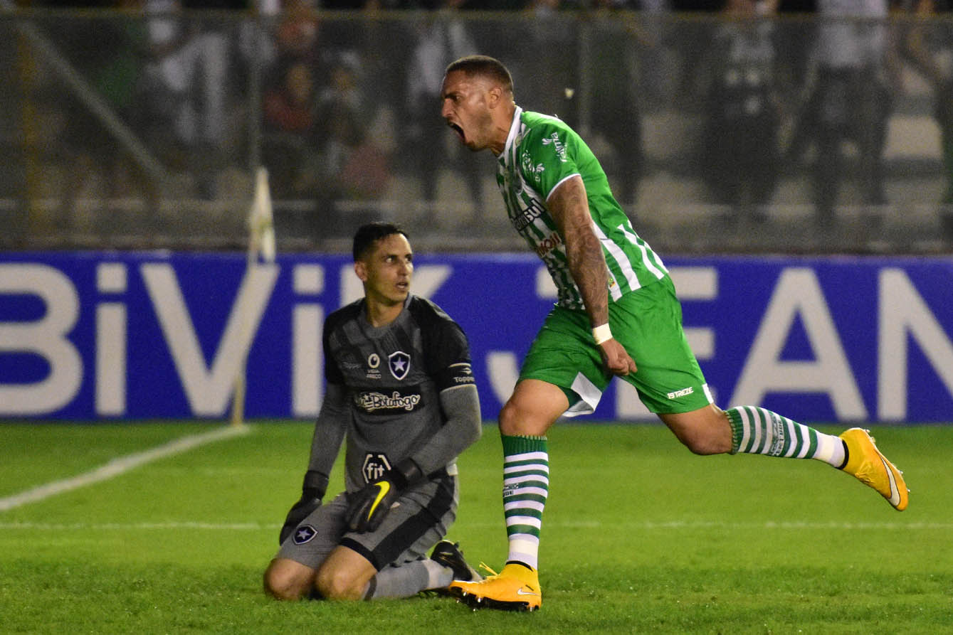 Heroico, Ju vence o Botafogo de virada e se classifica na Copa do Brasil