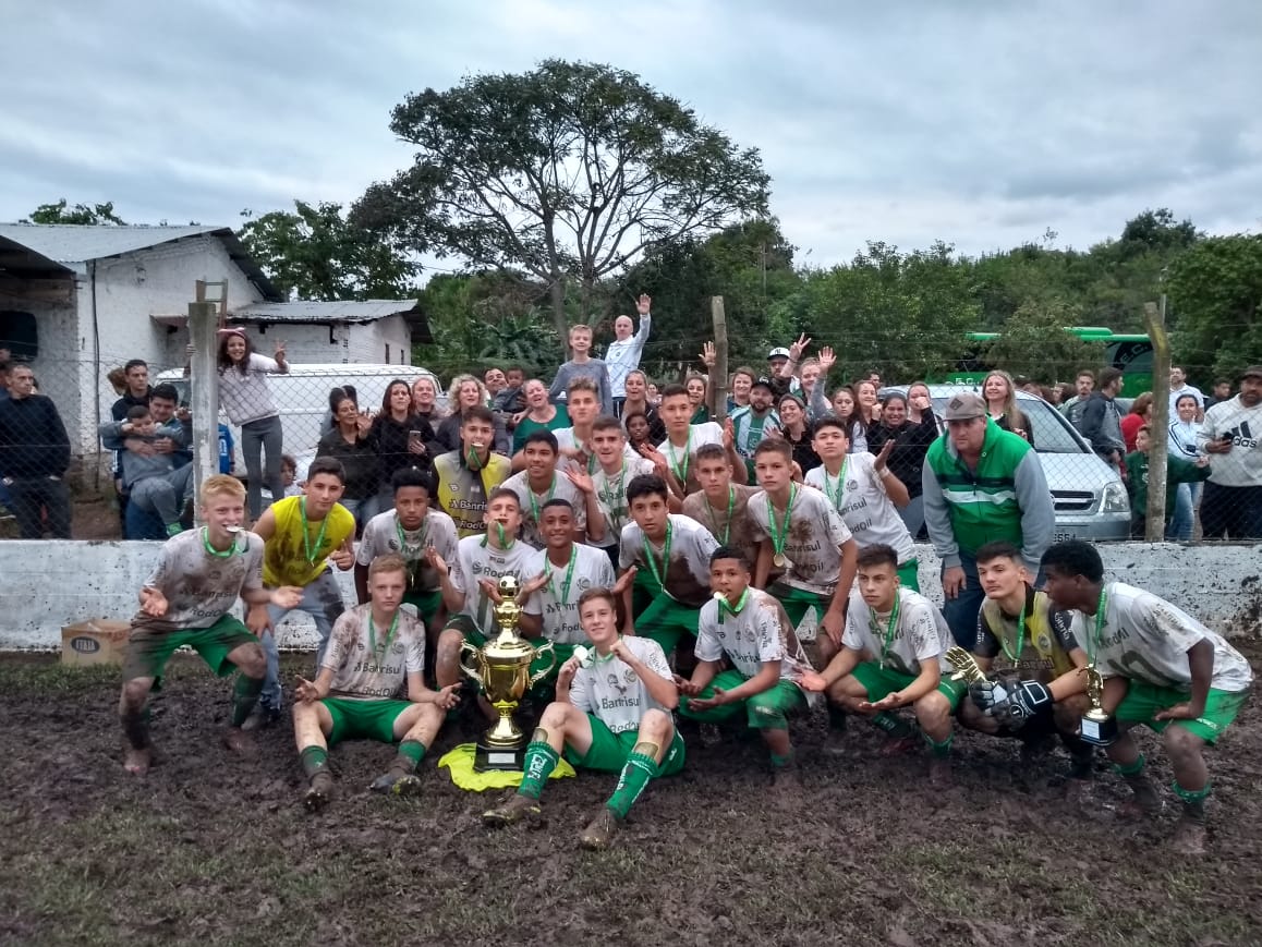 Invicto, Sub-15 fatura Taça da Amizade, em Roca Sales
