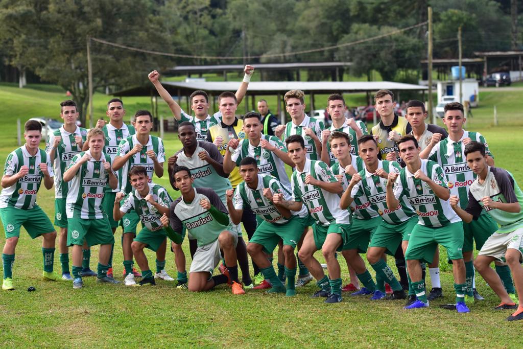 Em tarde de clássicos, Sub-17 vence e Sub-15 empata pelo Gauchão