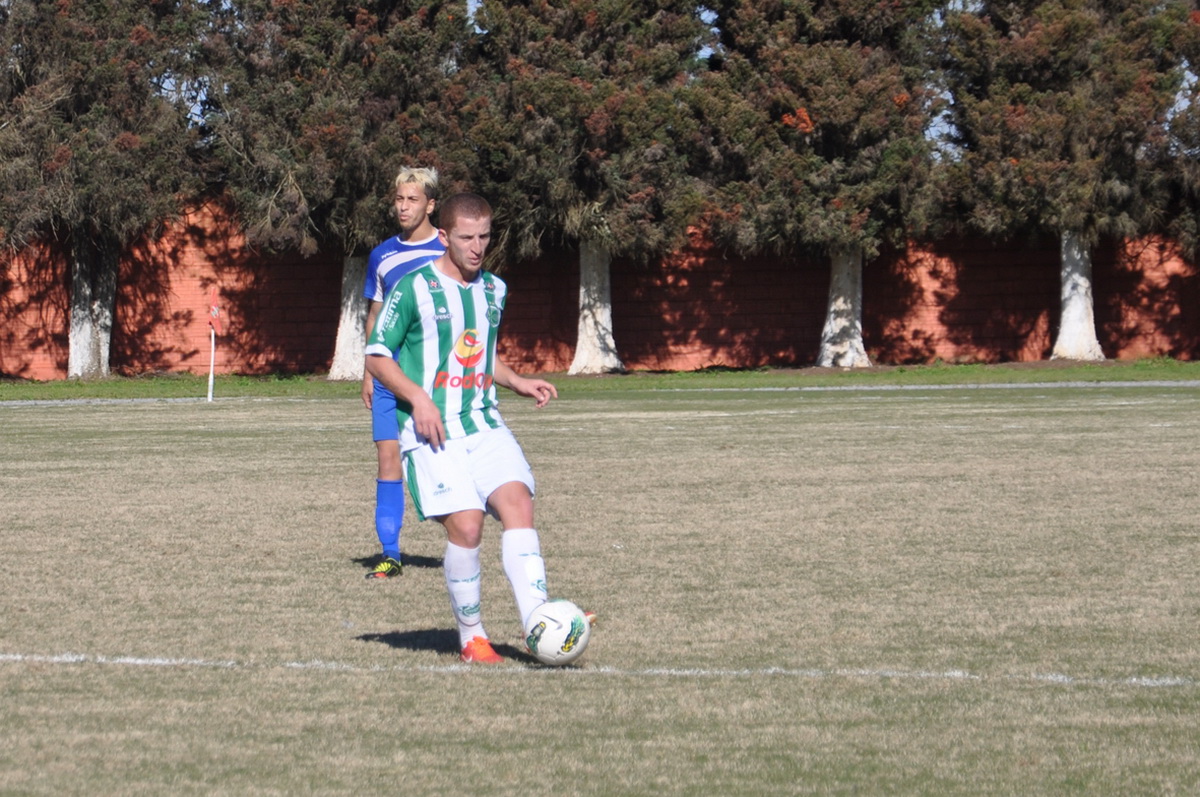 Ju goleia Estrela pela Copa Serrana