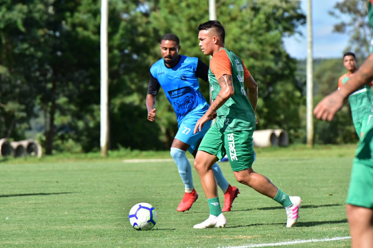 Comissão técnica observa atletas com menos tempo de jogo em atividade contra o Lajeadense