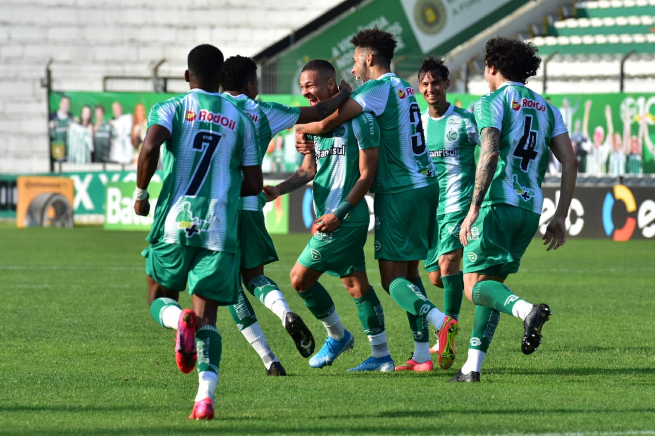 Com ótima atuação, Ju larga em vantagem na quarta fase da Copa do Brasil